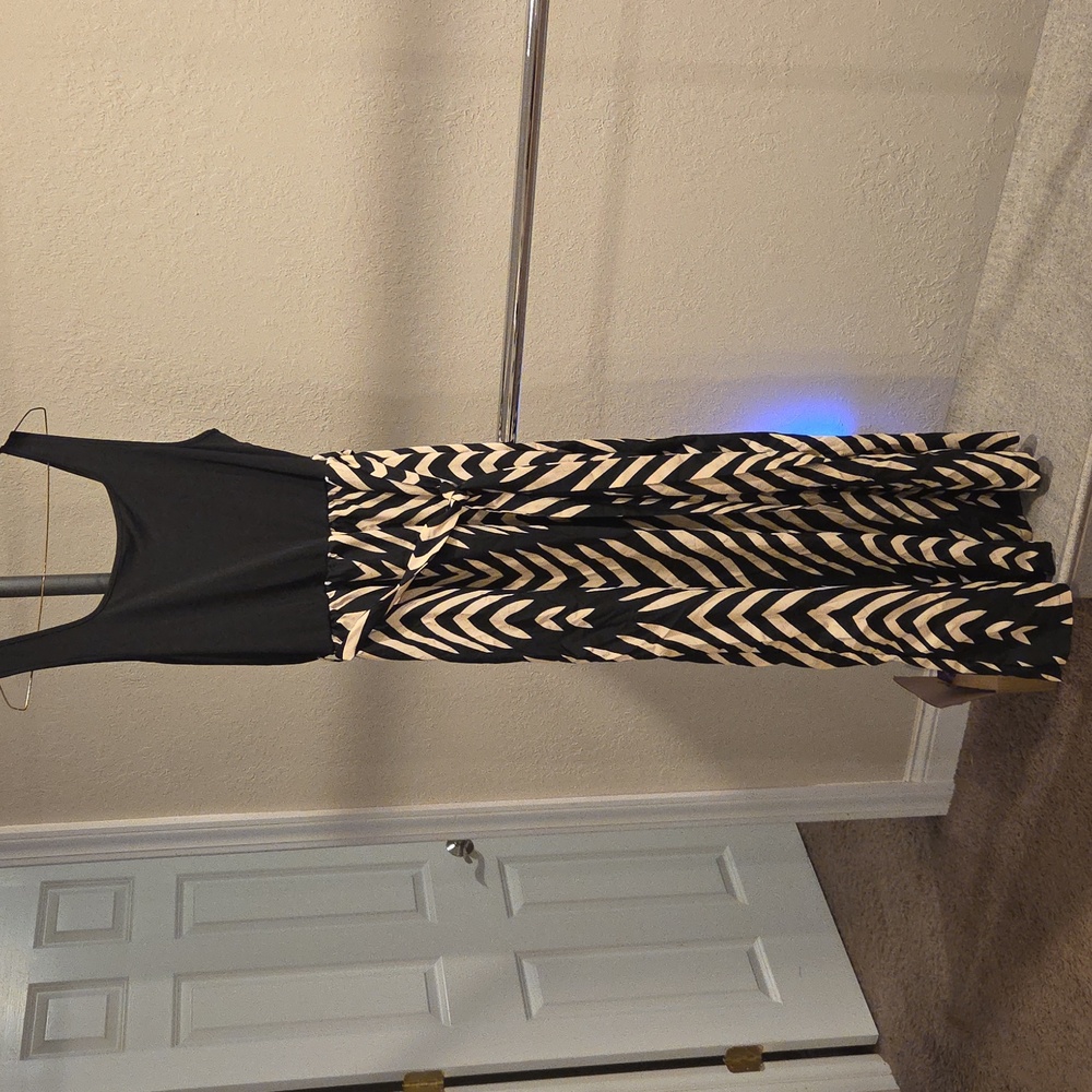 Black and Beige Chevron Romper w/ Functional Belt - Picture 2 of 2